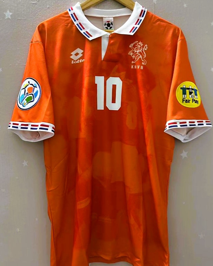 DENNIS BERGKAMP 1996-97 (Wave)