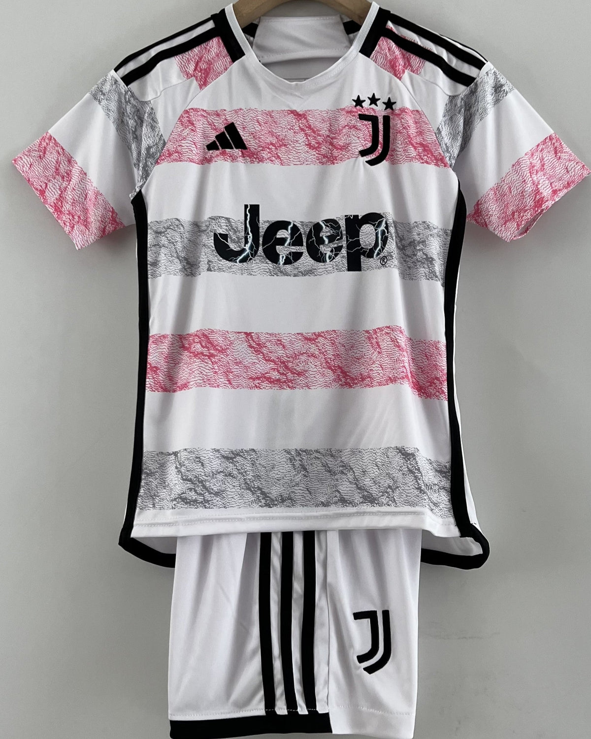 JUVENTUS Kids' kit