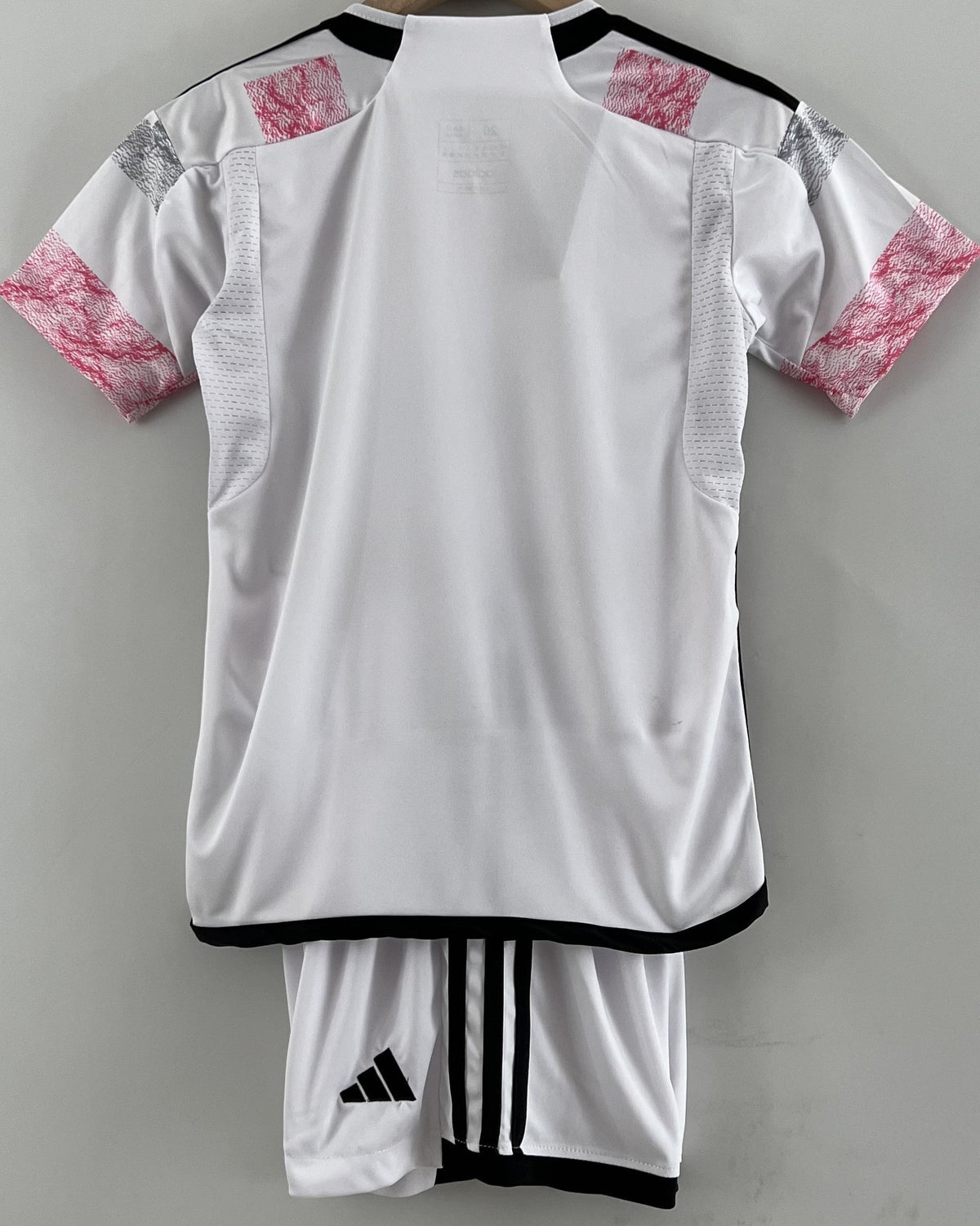 JUVENTUS Kids' kit