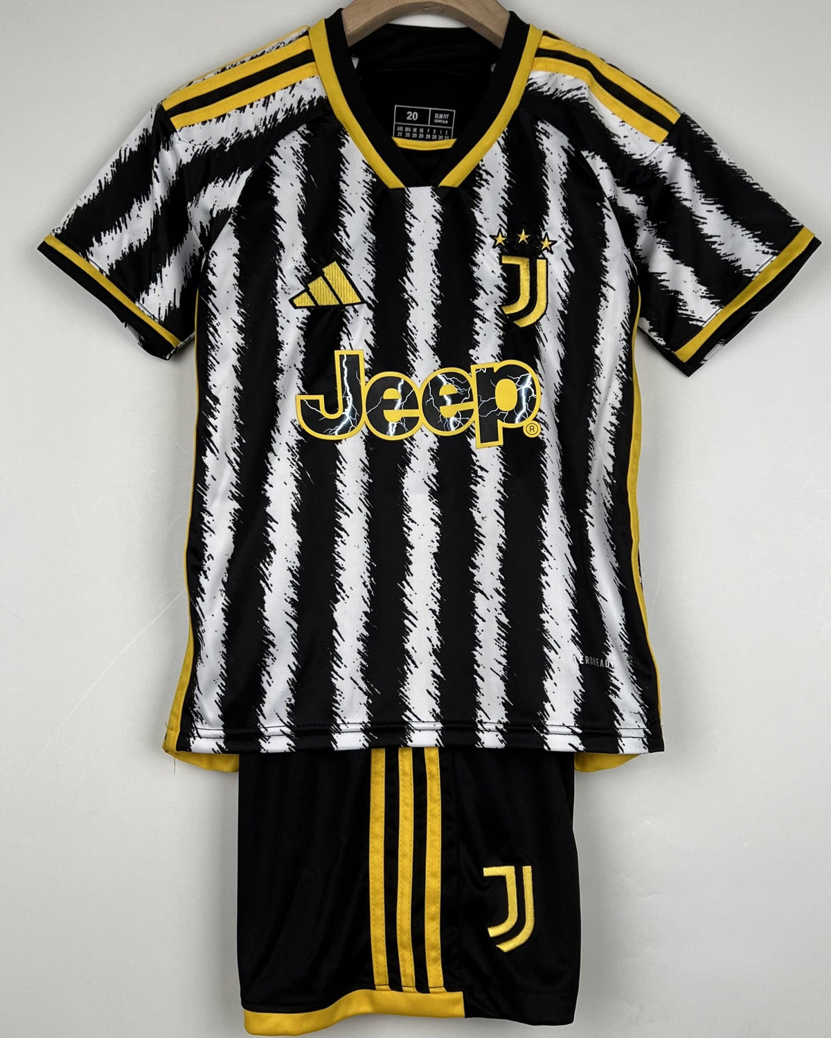 JUVENTUS Kids' kit