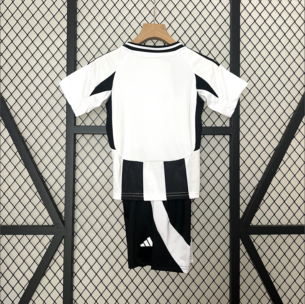 JUVENTUS Kids' kit
