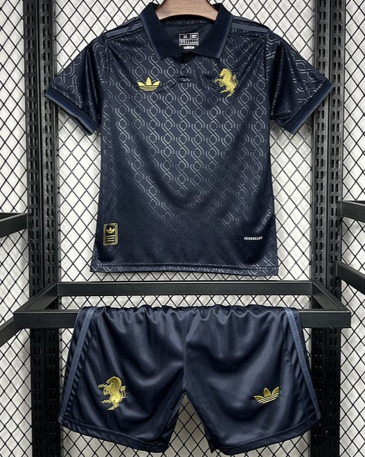 JUVENTUS Kids' kit